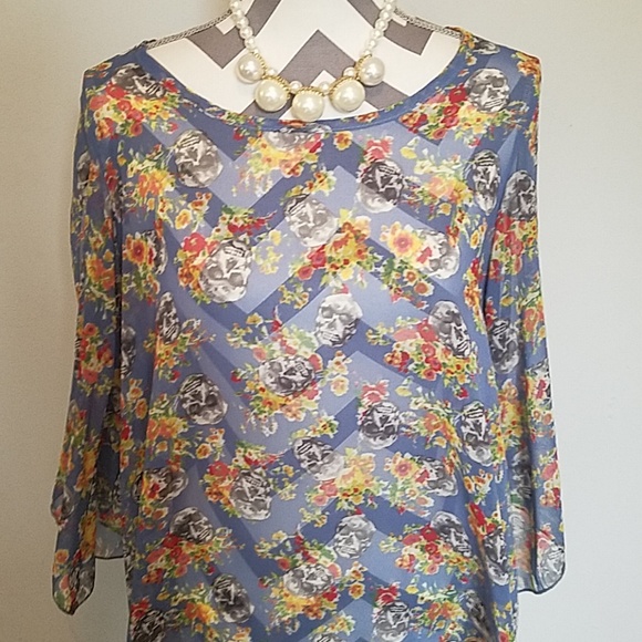 SKULLS TOP 🍃 - Picture 2 of 6